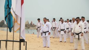 Krisantus Kurniawan menghadiri kegiatan penyematan sabuk hitam dan kenaikan tingkat karateka INKANAS di Singkawang.
