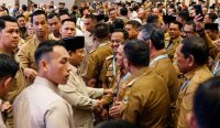Gubernur Kalimantan Barat Ria Norsan menerima penghargaan TPAKD Award 2026 kategori provinsi terbaik wilayah Kalimantan.